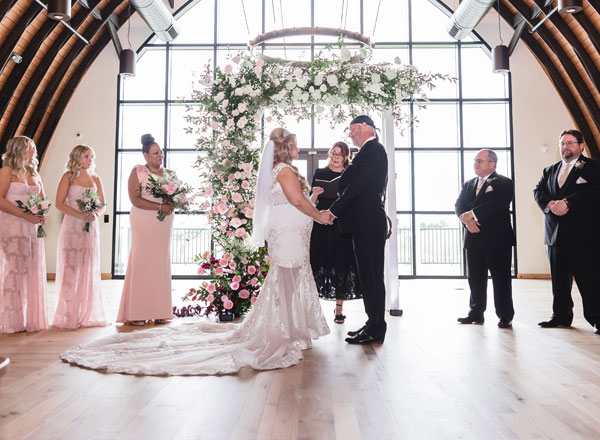 TheBarn-Weddings-Altar